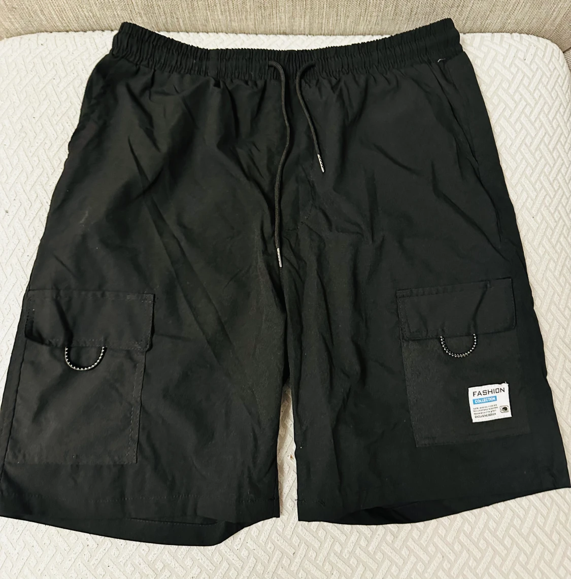 Säljer ett par svarta shorts 