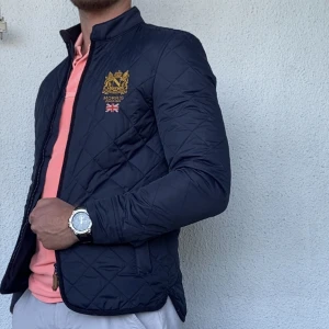 Morris jacka vår/sommar/höst - Snygg jacka som passar till det mesta, använd ett fåtal gånger. 