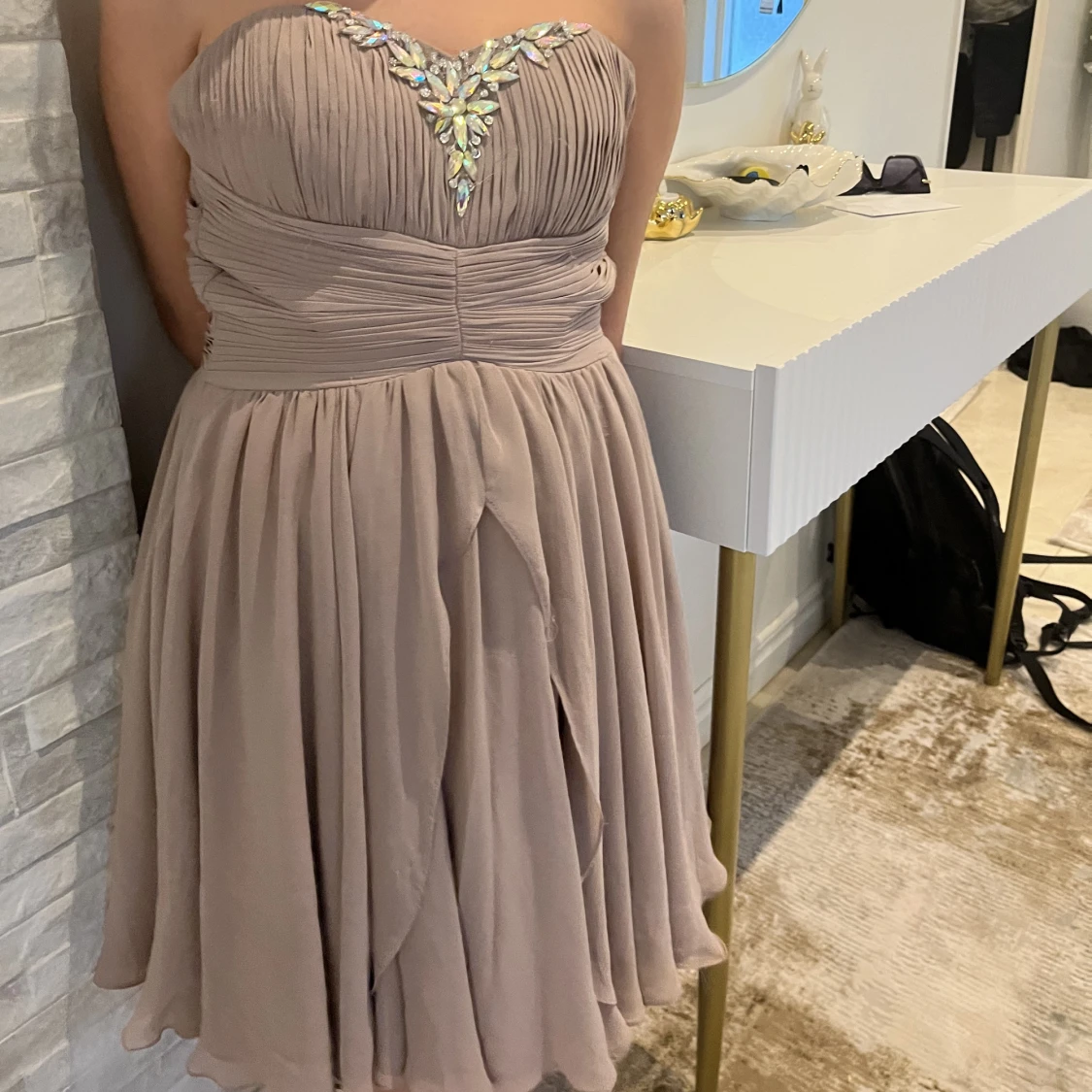 Kort festklänning med utsmyckning - 90