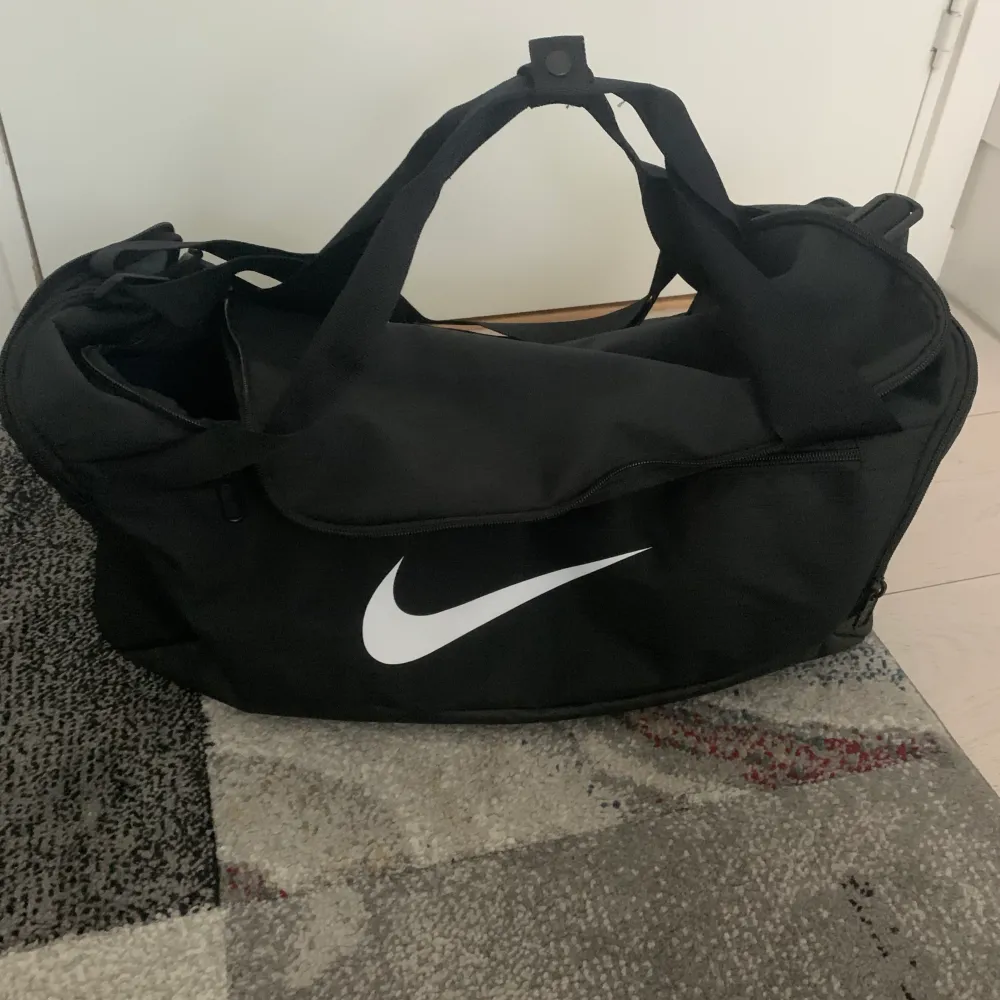 Ny Nike väska, användning bara två gånger.. Väskor.