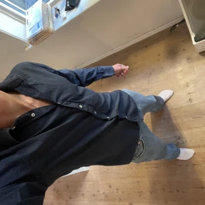 Skjorta - Blå stilig skjorta. Passar M, bra skick