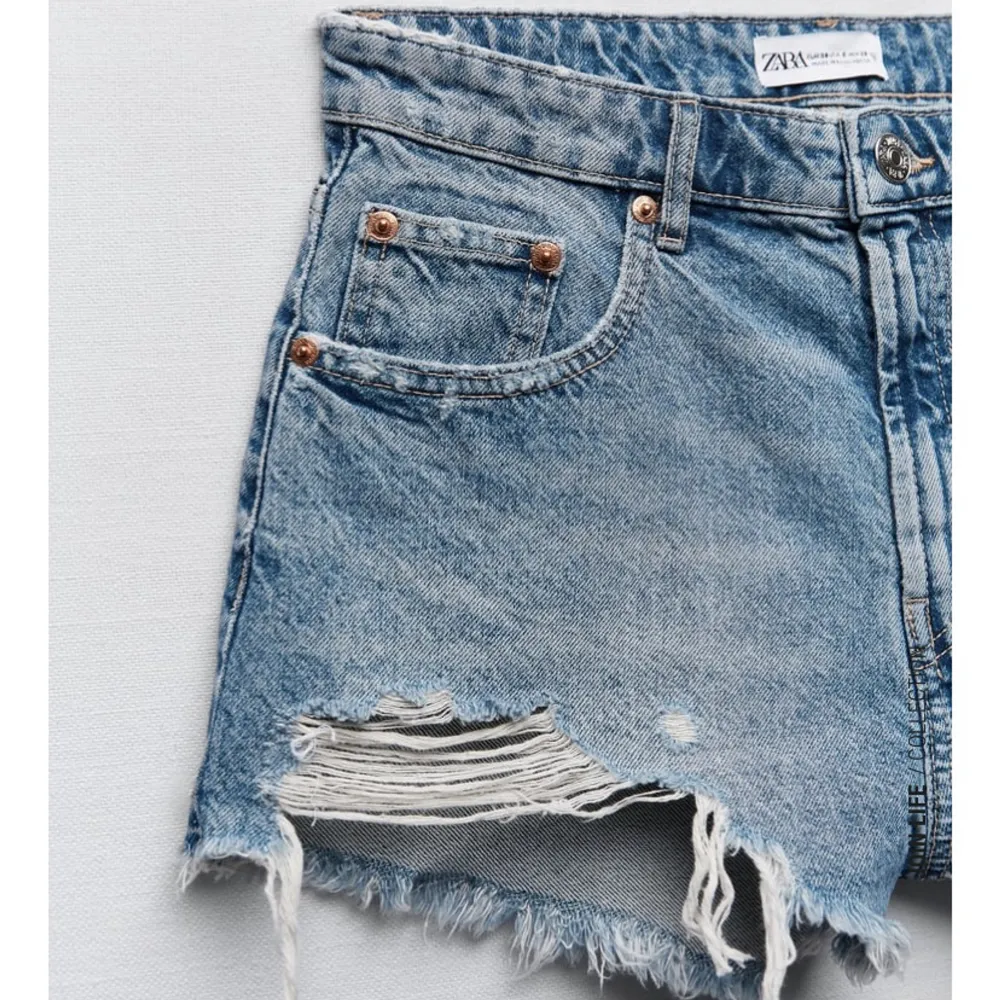 Säljer dessa snygga jeansshorts från zara då de har blivit lite för små för mig. Shorts.