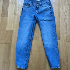 Straight jeans - Lågmidjade jeans, använda ett par gånger men i bra skick. (petite) 