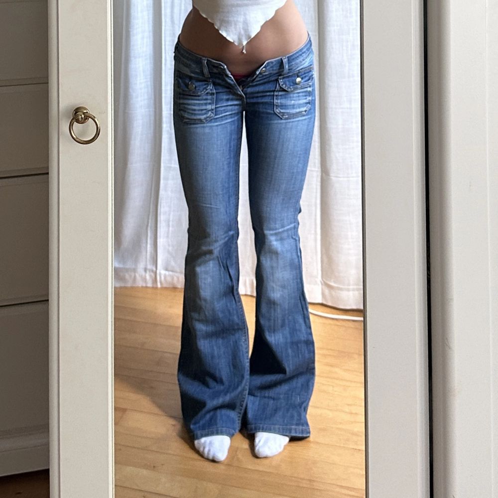 Lågmidjade bootcut jeans vintage från Esprit med fina fickor💓midja 80 innerben 82 jae 165. Jeans & Byxor.