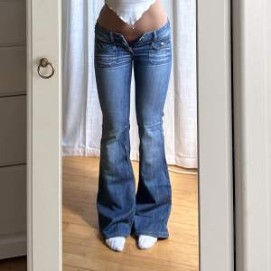 Lågmidjade bootcut jeans vintage från Esprit med fina fickor💓midja 80 innerben 82 jae 165