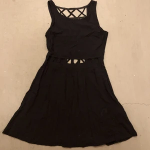 Klänning cut outs  - Använd men väldigt bra skick