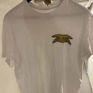 Antihero t-shirt - Bra skick. 