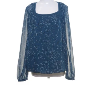 Söt blus från Esprit i storlek M - Jättefin blus som knappt har kommit till användning.💕