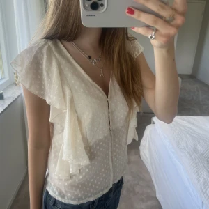 Topp - Såå gullig topp! Säljer då den inte komemr till användning. M men passar mindre storlekar också💗