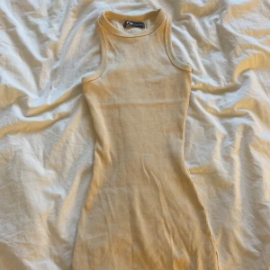 Body klänning - Klänning som inte används för att den är för liten.