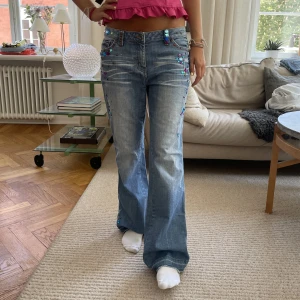 Supercoola jeans👏🏻🙏🏻💖 - Såå snygga jeans med coola detaljer, lowwaist!!! Modell 167