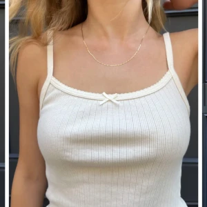 Brandy linne - Gulligt längre linne med rosett från brandy🤍🤍 Har aldrig används!!