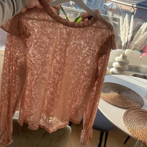 Rosa spetströja - Använd 2 ggr, mycket bra skick