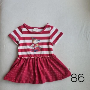 Muminklänning Lilla My ❤ - Sommarklänning från Moomin med lilla My-tryck. Söta muminknappar vid axel. ❤