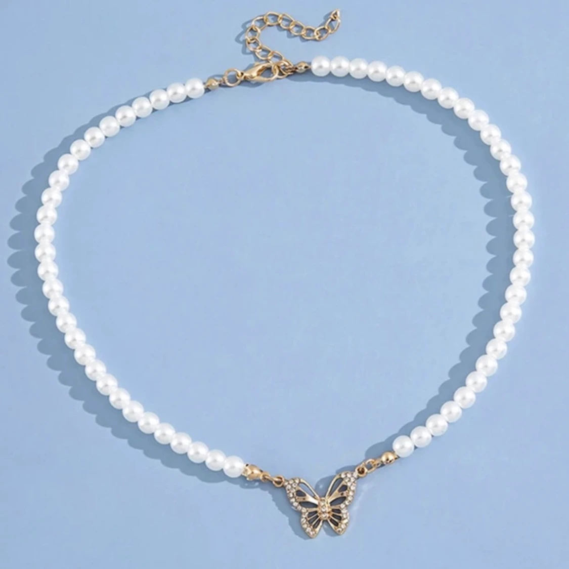 Pärhalsband med fjärilsberlock - 90