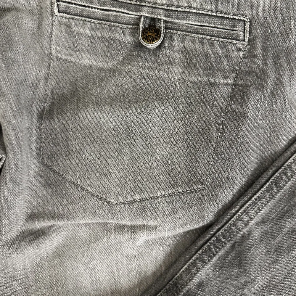 Hyfsat low waist jeans Bra skick  Passar som en S kanske M och runt 160. Jeans & Byxor.
