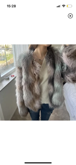Pälsjacka  - Säljer denna snygga trendiga pälsjacka från Nelly☺️ PRISET KAN DISKUTERAS!!