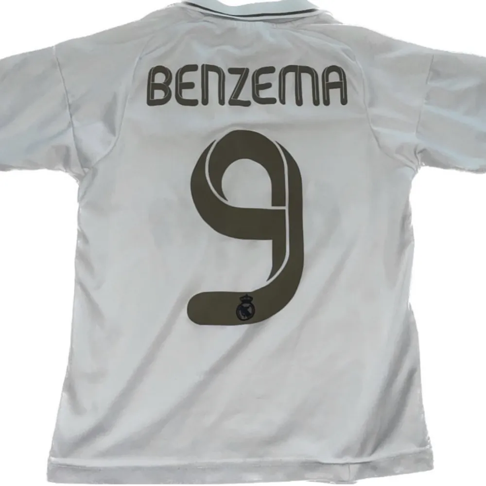 Retro Fotboll Tröja, Benzema med nummer 9, Real Madrid Footbolls tröja. T-shirts.