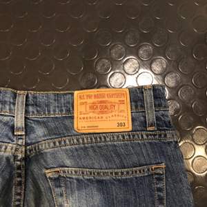 Säljer dessa vintage jeans , ej använda av mig. Inte slitna alls ❤️