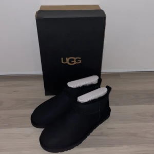 Ugg’s - Säljer dessa UGG’s i storlek 43 de är helt nya endast provat inomhus. 