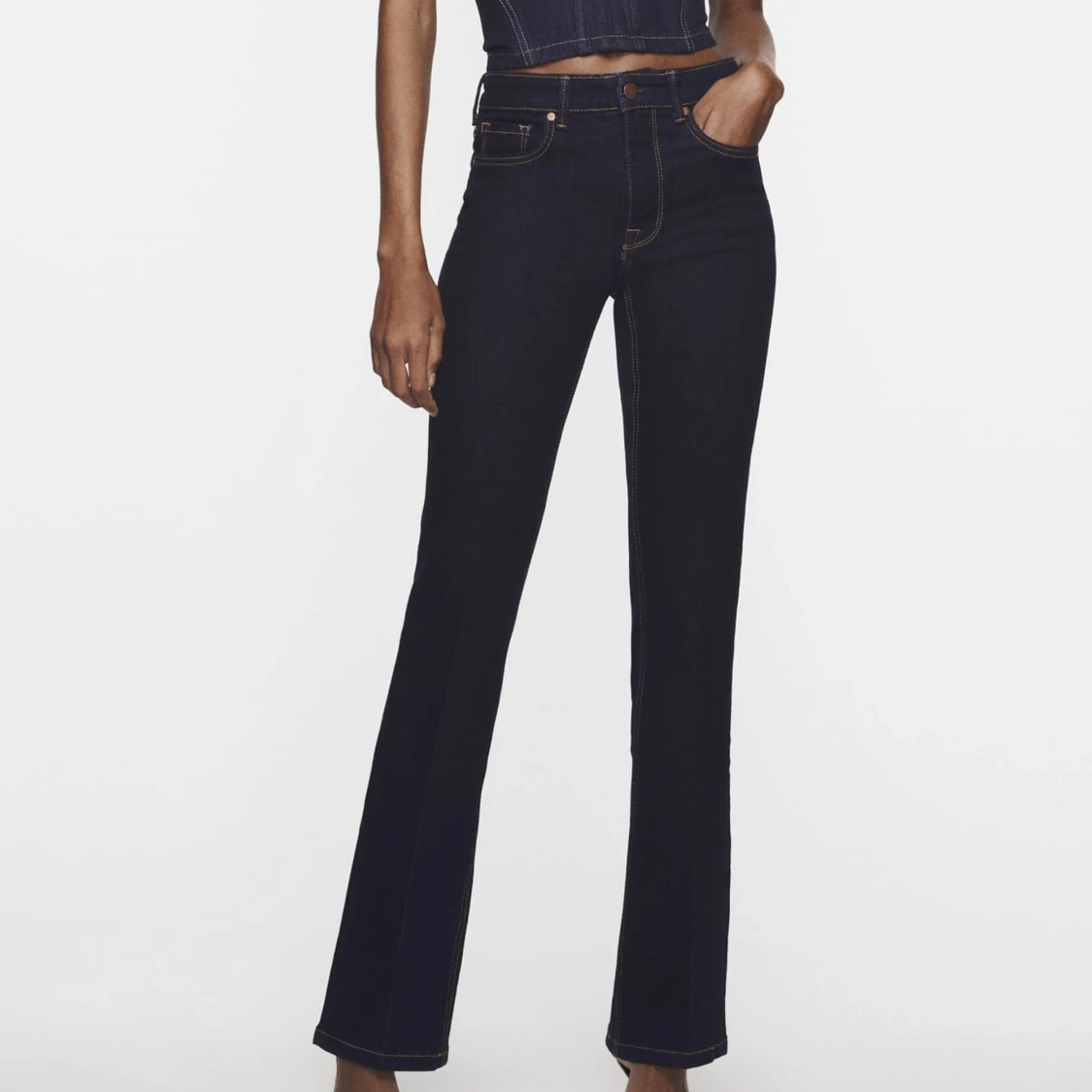 Mörkblåa jeans - 90