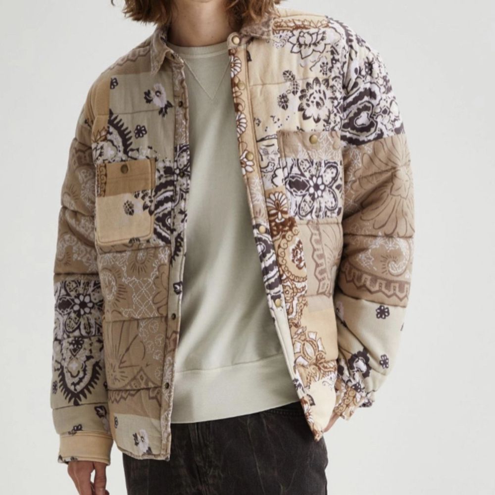 Beige Urban Outfitters paisley jacka | Plick Second Hand