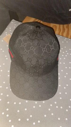 Gucci keps - Hej jag vill sälja min keps för att har ingen användning av den 