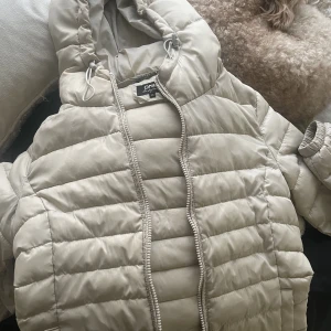 Jacka - Perfekt höstjacka i strl xs 🥰😮‍💨 Pris: 349 kr