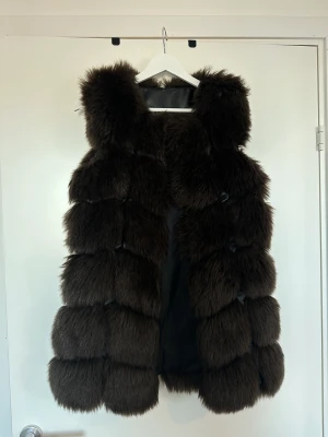 Pälsväst - Pälsväst från Borninstockholm storlek 36