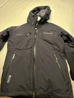 Peak Performance jacka dam - Skidjacka dam. Strl S. Sparsamt använd. Finns i Växjö.