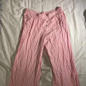 Ett bar super gulliga pyjamasbyxor ifrån Victoria’s Secret😍 lite skrynkliga men stryks såklart innan köp⭐️en slutsåld kollektion men ord pris är runt 599kr