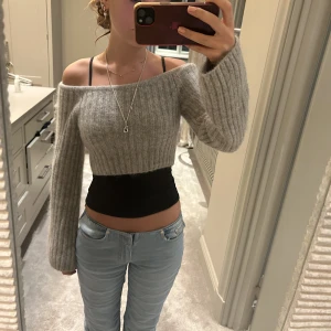 Stickad topp - Stickad topp från another story aldrig använde med lappen kvar köp föra sommaren nypris 800, helt slutsold❤️❤️ 