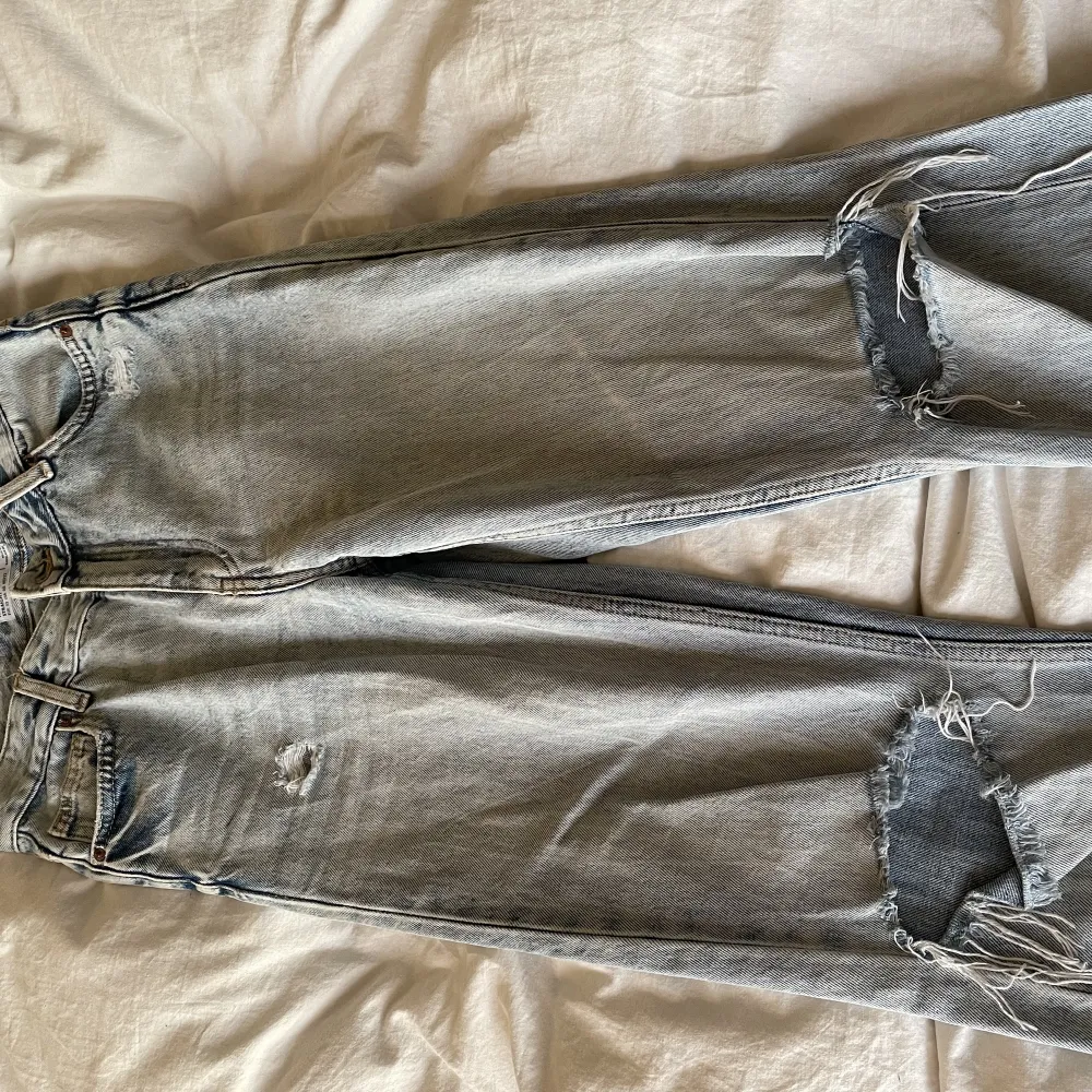 Ett par super fina och sköna jeans som inte kommer till användning för mig längre. Skriv privat för fler bilder! . Jeans & Byxor.