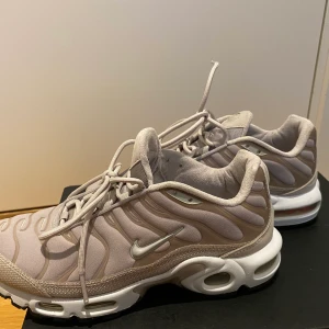 Nike air max tn 37.5 - Damskorna använda två gånger. Nypris ca 2000kr