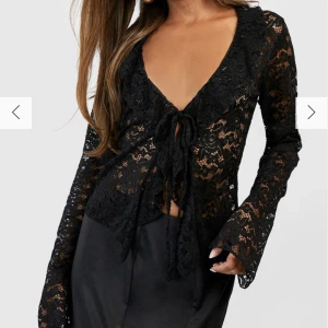 Spetstopp - Säljer denna fina spetstoppen från boohoo❤️ den är lite liten i storleken så skulle säga att den är mer 36🫶🏼