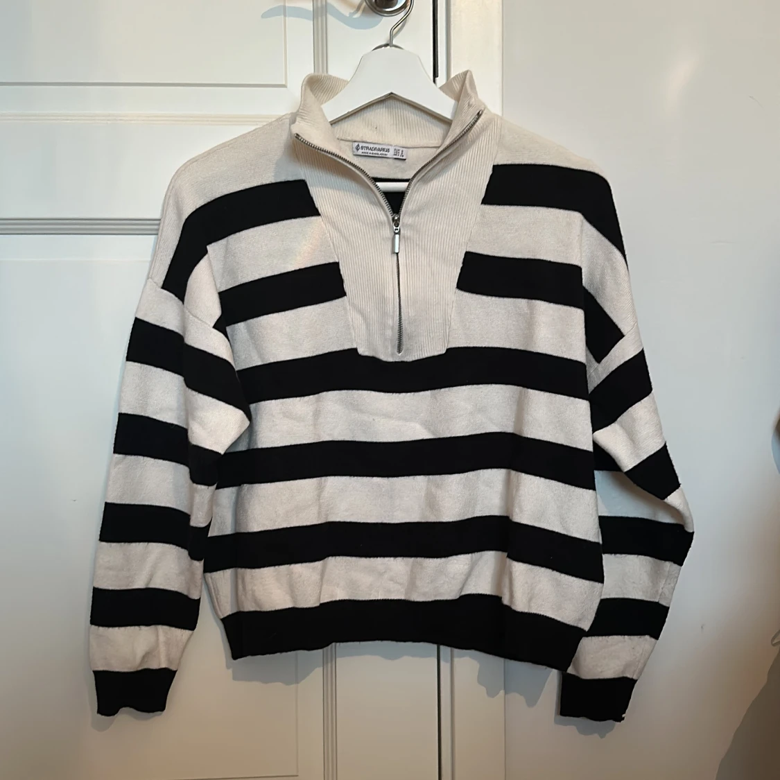 Randig zip-tröja - 90