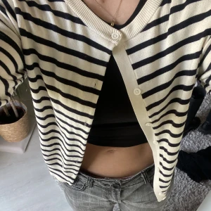 Randig kofta  - Randig kofta från hm, nästan aldrig använd. 