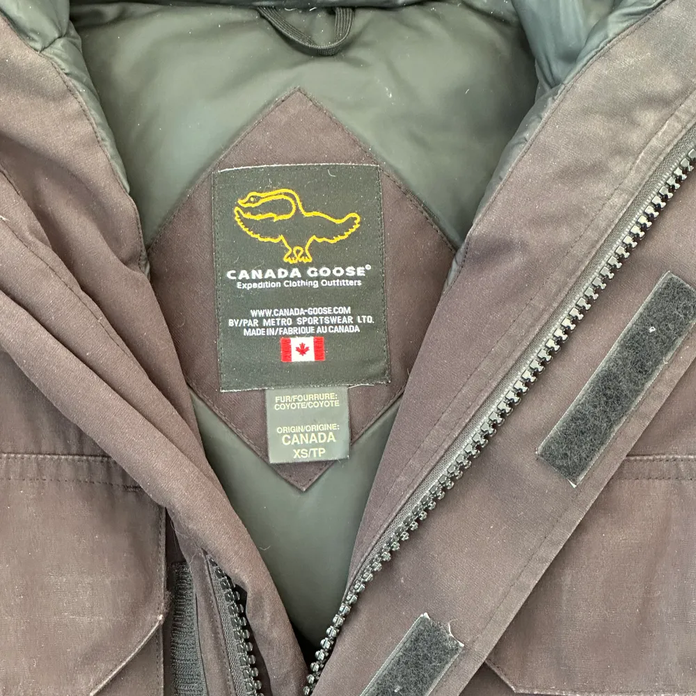 Hej! Säljer nu denna ”Canada Goose Jacka” Befintligt skick. (Storlek XS/TP) Tillkommer endast endast Jacka vid köp. Endast Frakt!!  . Jackor.