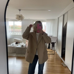 Kappa - Säljer min kappa från Missguided, tyvärr saknas en knapp, men inget som jag tyckt stört mig så mycket 