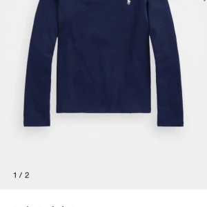 Ralph lauren - Säljer min Ralph lauren långärmade. Som är som en Xs. Passa mig perfekt som är 168 men mörkblå är inte min färg. Den är i nyskick och pris kan diskuteras.