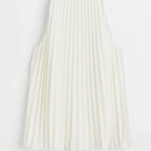 Topp  - Superfin topp från hm💞avklippta där nere då den va för lång🥰