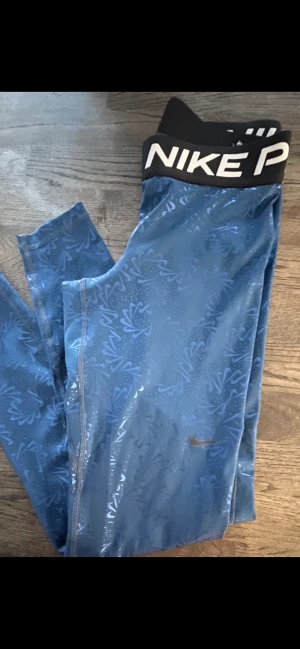 Träningstights  - Knappt använda 120 kr/styck  200 för båda 