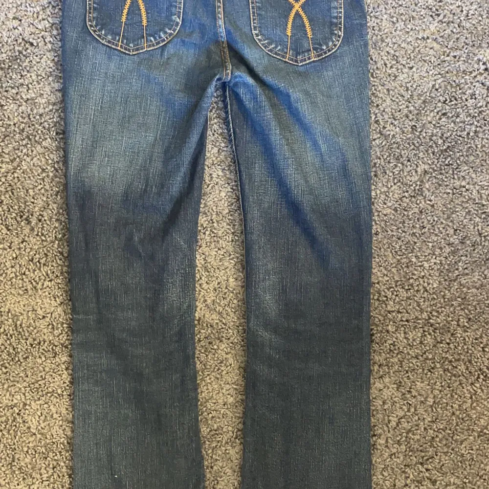Säljer min jeans i storlek 40. Fint skick med fina fickor! Bootcut. Öppen för prisförslag! Nypris 699  . Jeans & Byxor.