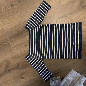 Off shoulder topp - Från Zara, använd kanske 1 gång!