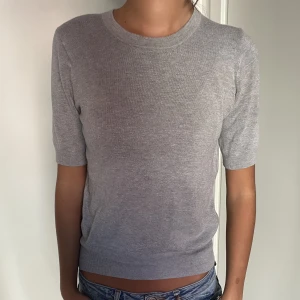 FinStickad Grå tröja  - TRYCK INTE PÅ KÖP DIREKT FinStickad grå tröja , så fin och perfekt nu till hösten, väldigt skön också💕💕💕