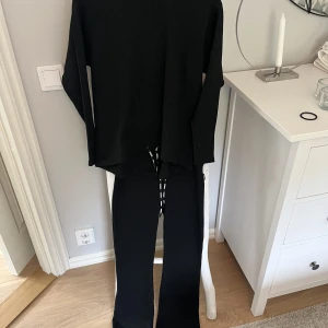 Stronger myskläder - Stronger mys-set säljes nu då den är för liten! Knappt använd. 