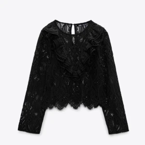 Zara blus  - Jätte fin zara blus som är slutsåld använd en gång och i jätte bra skick💕nypris 379kr