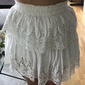 Volangkjol - Jättefin volangkjol, aldrig använd 🤍 