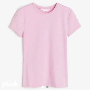 Säljer denna rosa tröja från hm. Endast använd en gång på en dans uppvisning. 💕 