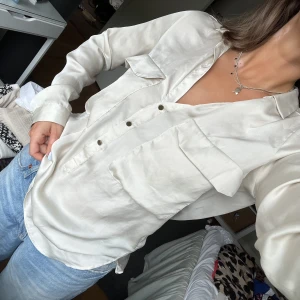 Satin skjorta  - Skjorta/blus från zara i satin💗